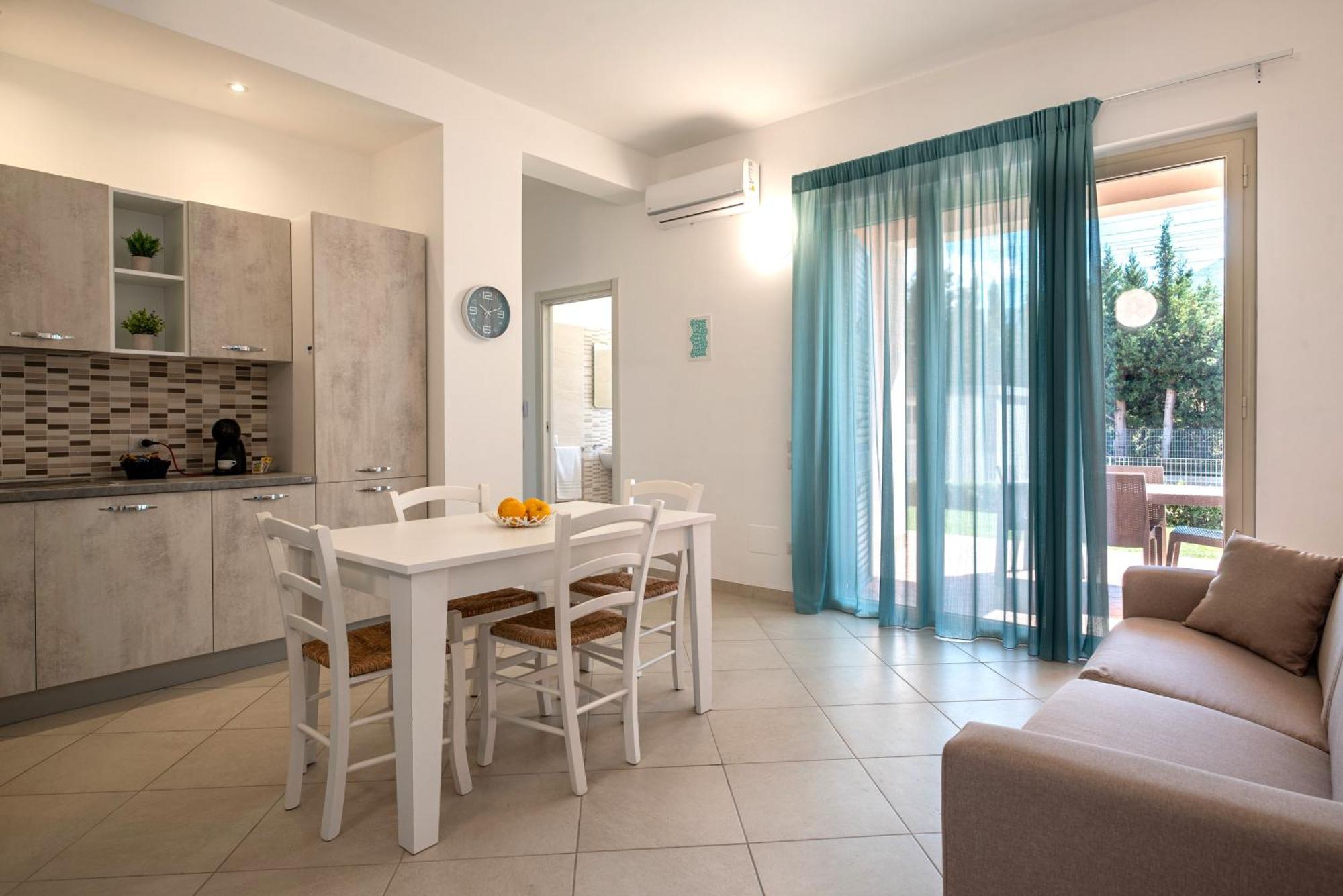Icaro Residence Apartments With A Beautiful Pool SantʼAgata di Militello Eksteriør bilde