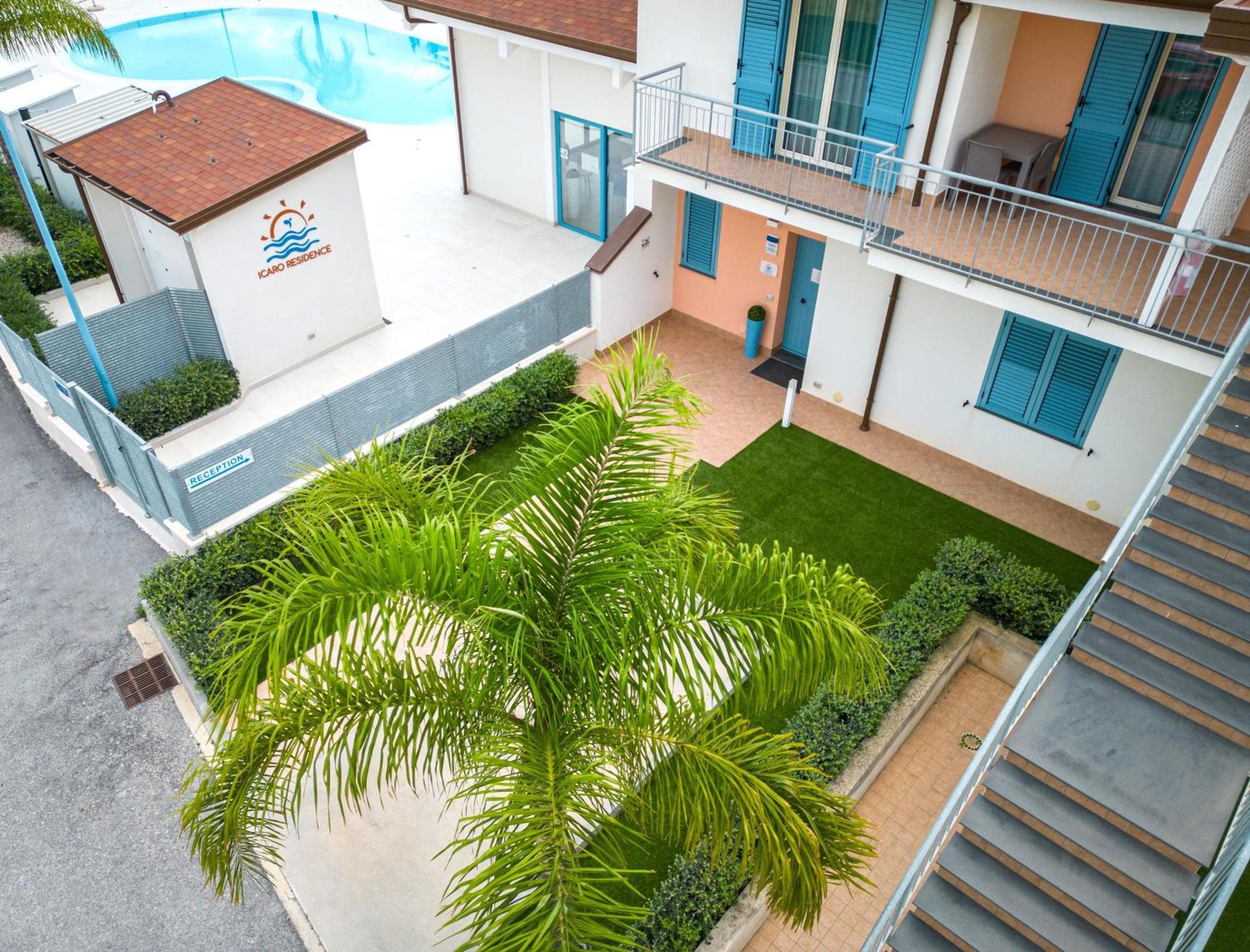 Icaro Residence Apartments With A Beautiful Pool SantʼAgata di Militello Eksteriør bilde