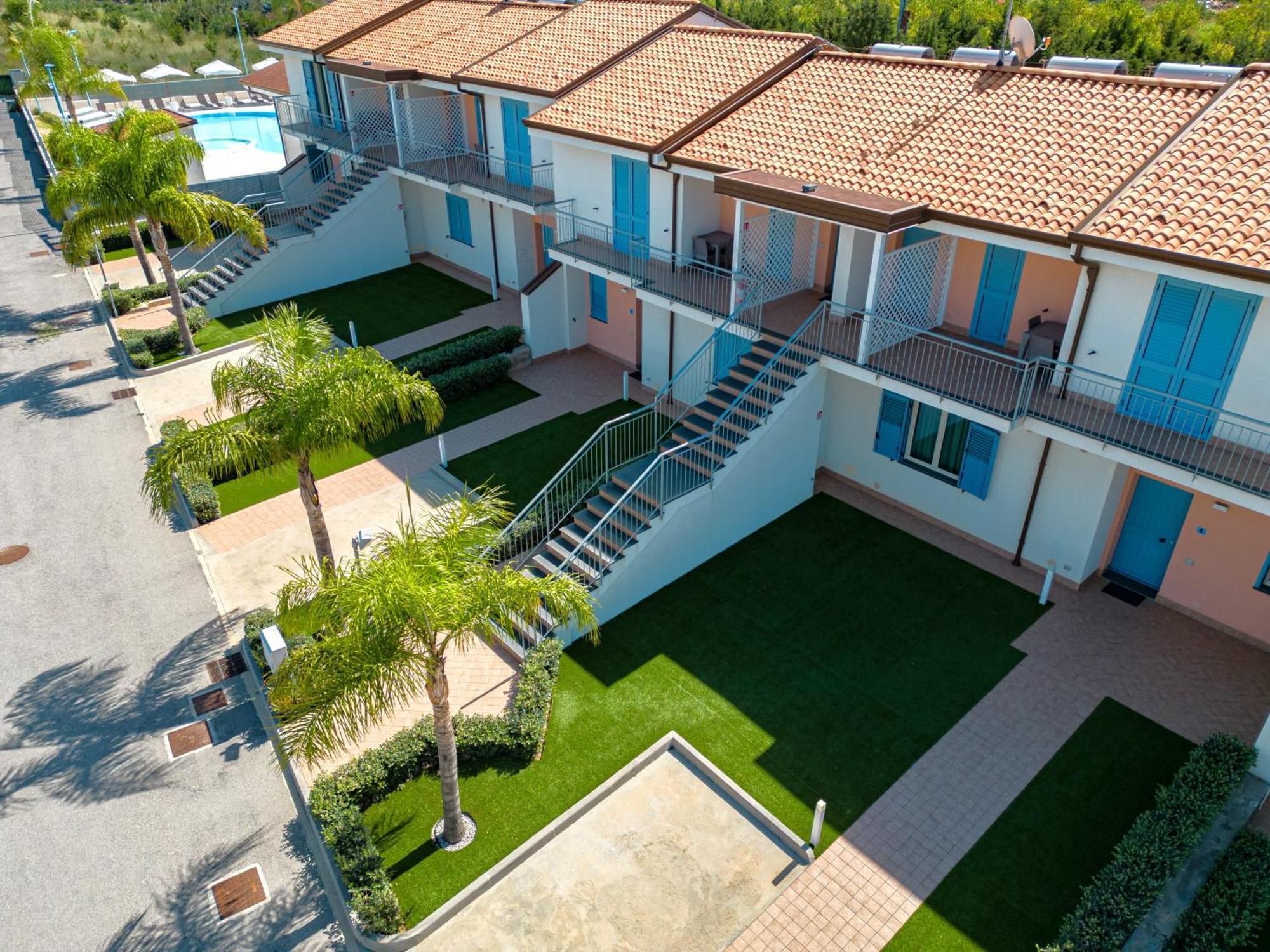 Icaro Residence Apartments With A Beautiful Pool SantʼAgata di Militello Eksteriør bilde