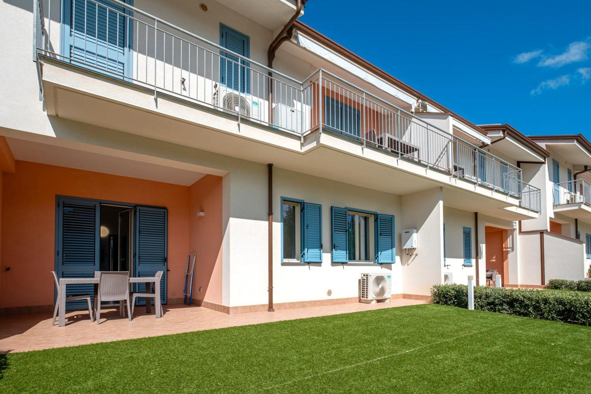 Icaro Residence Apartments With A Beautiful Pool SantʼAgata di Militello Eksteriør bilde