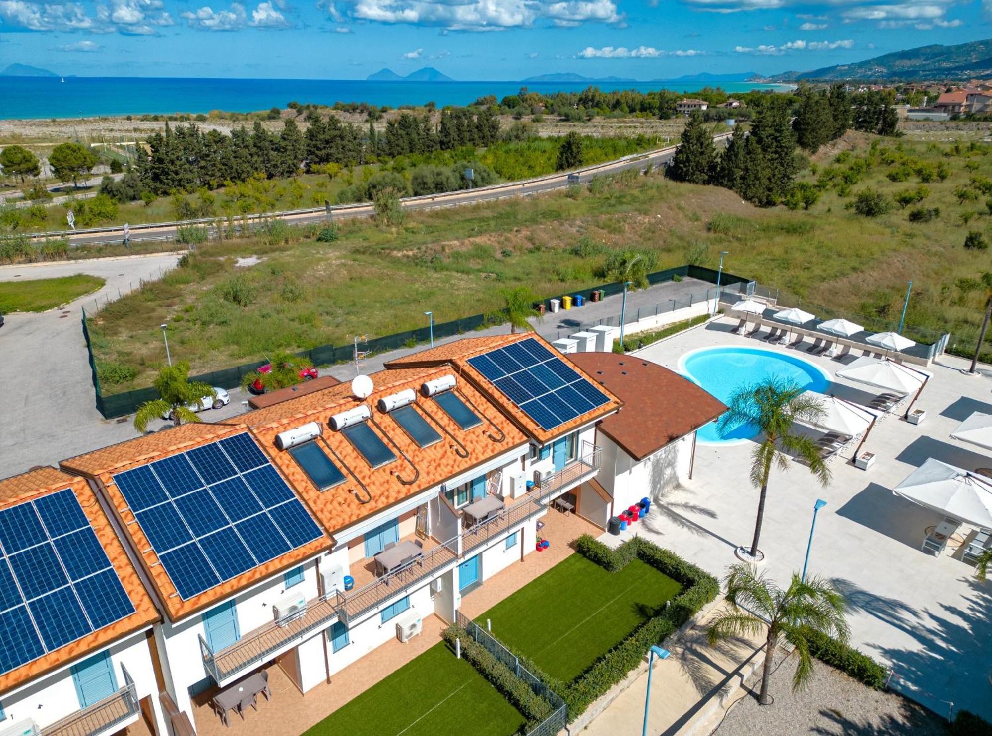 Icaro Residence Apartments With A Beautiful Pool SantʼAgata di Militello Eksteriør bilde