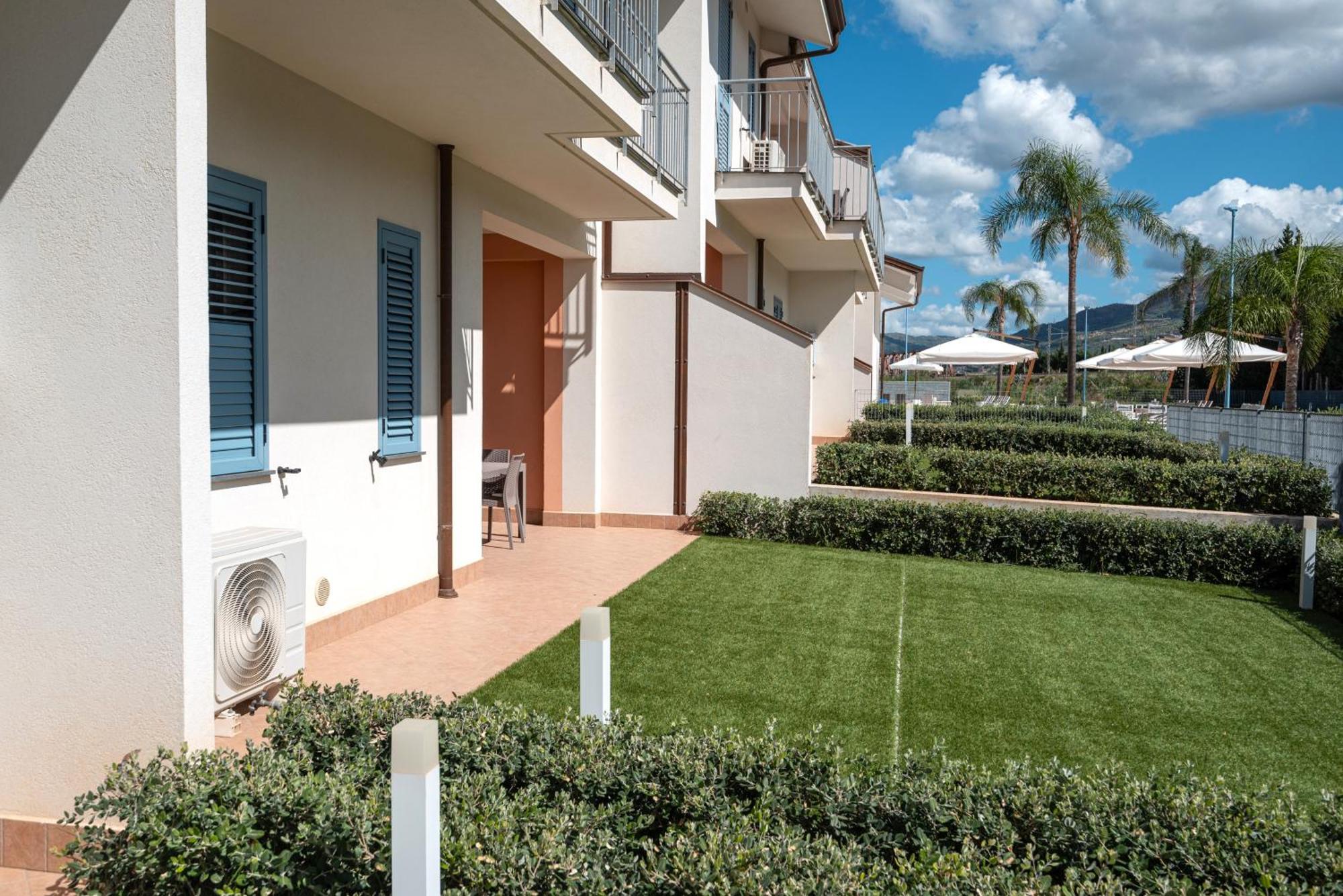 Icaro Residence Apartments With A Beautiful Pool SantʼAgata di Militello Eksteriør bilde