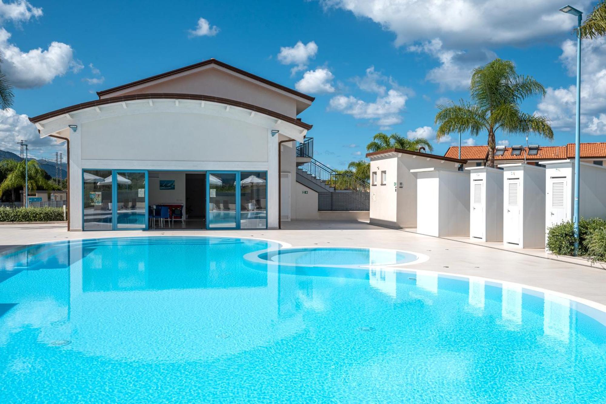 Icaro Residence Apartments With A Beautiful Pool SantʼAgata di Militello Eksteriør bilde