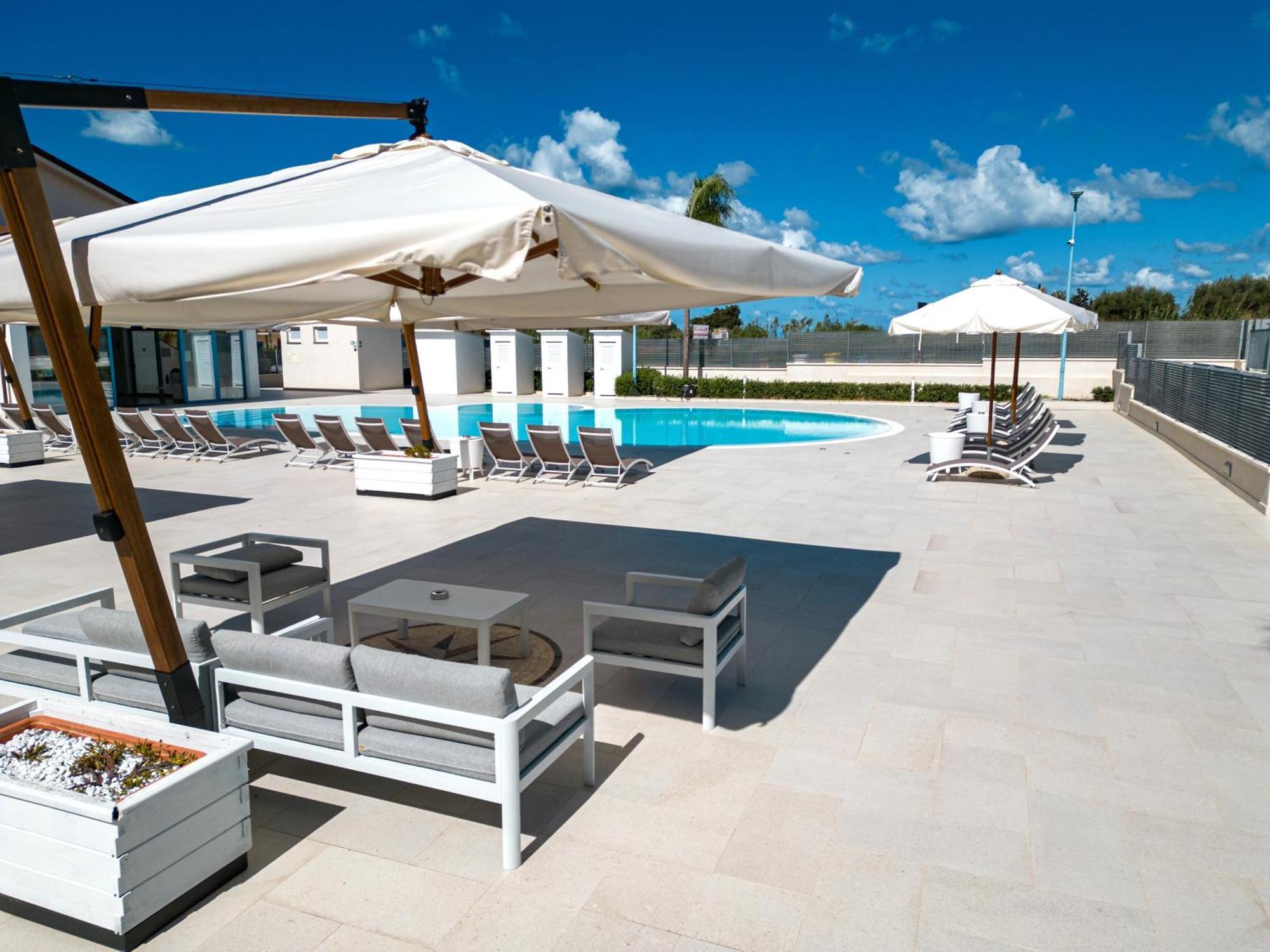 Icaro Residence Apartments With A Beautiful Pool SantʼAgata di Militello Eksteriør bilde