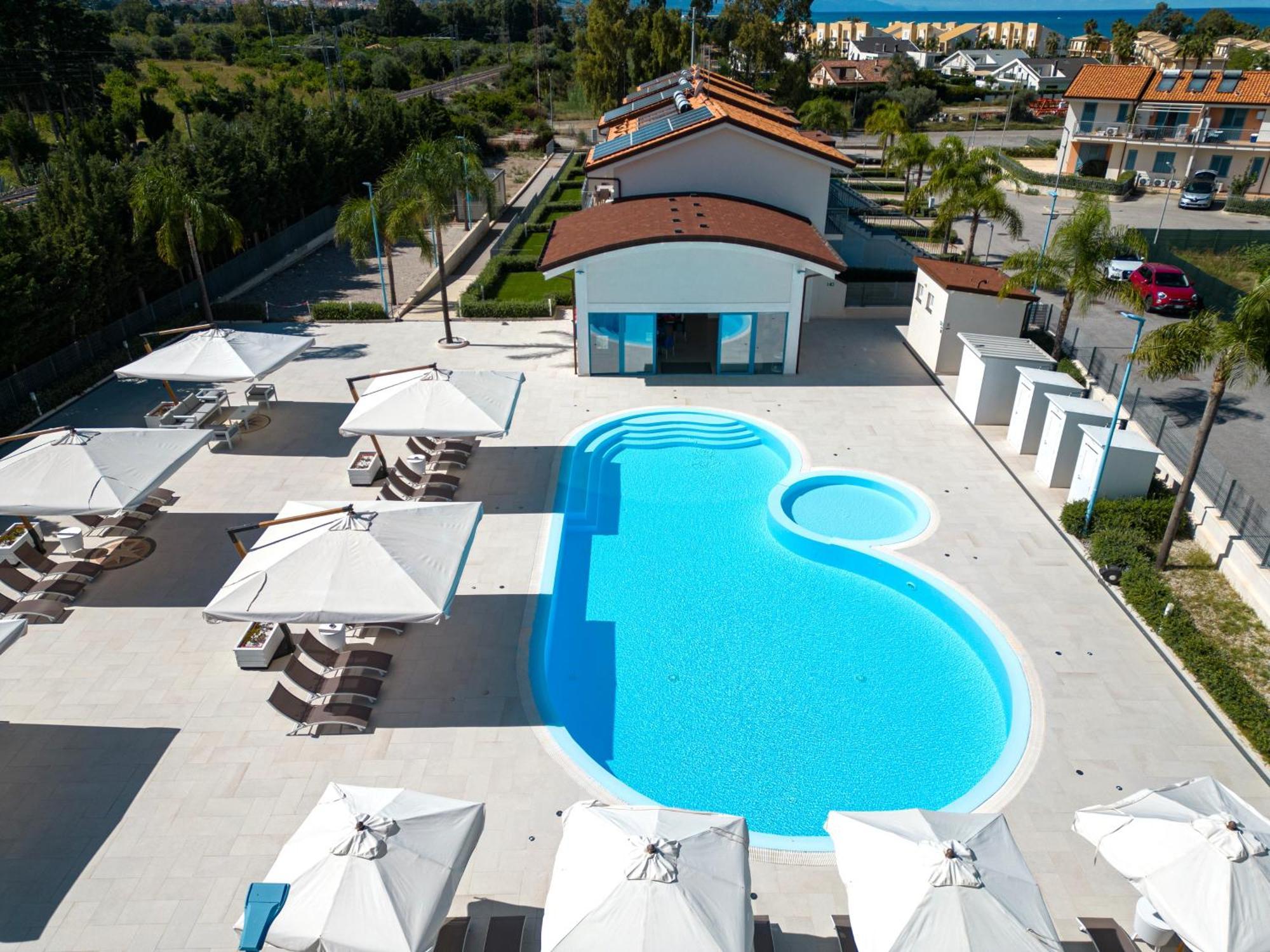 Icaro Residence Apartments With A Beautiful Pool SantʼAgata di Militello Eksteriør bilde
