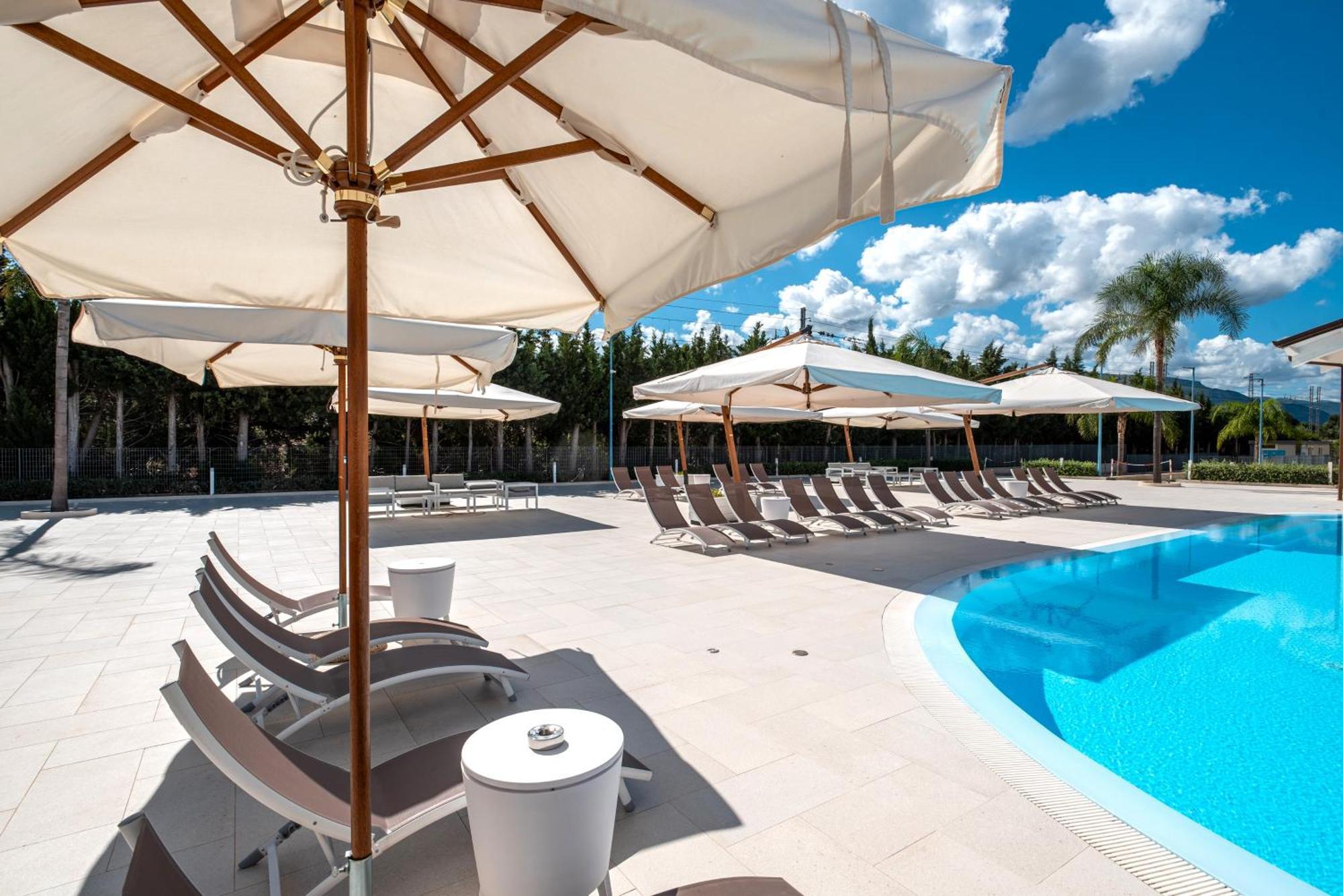Icaro Residence Apartments With A Beautiful Pool SantʼAgata di Militello Eksteriør bilde