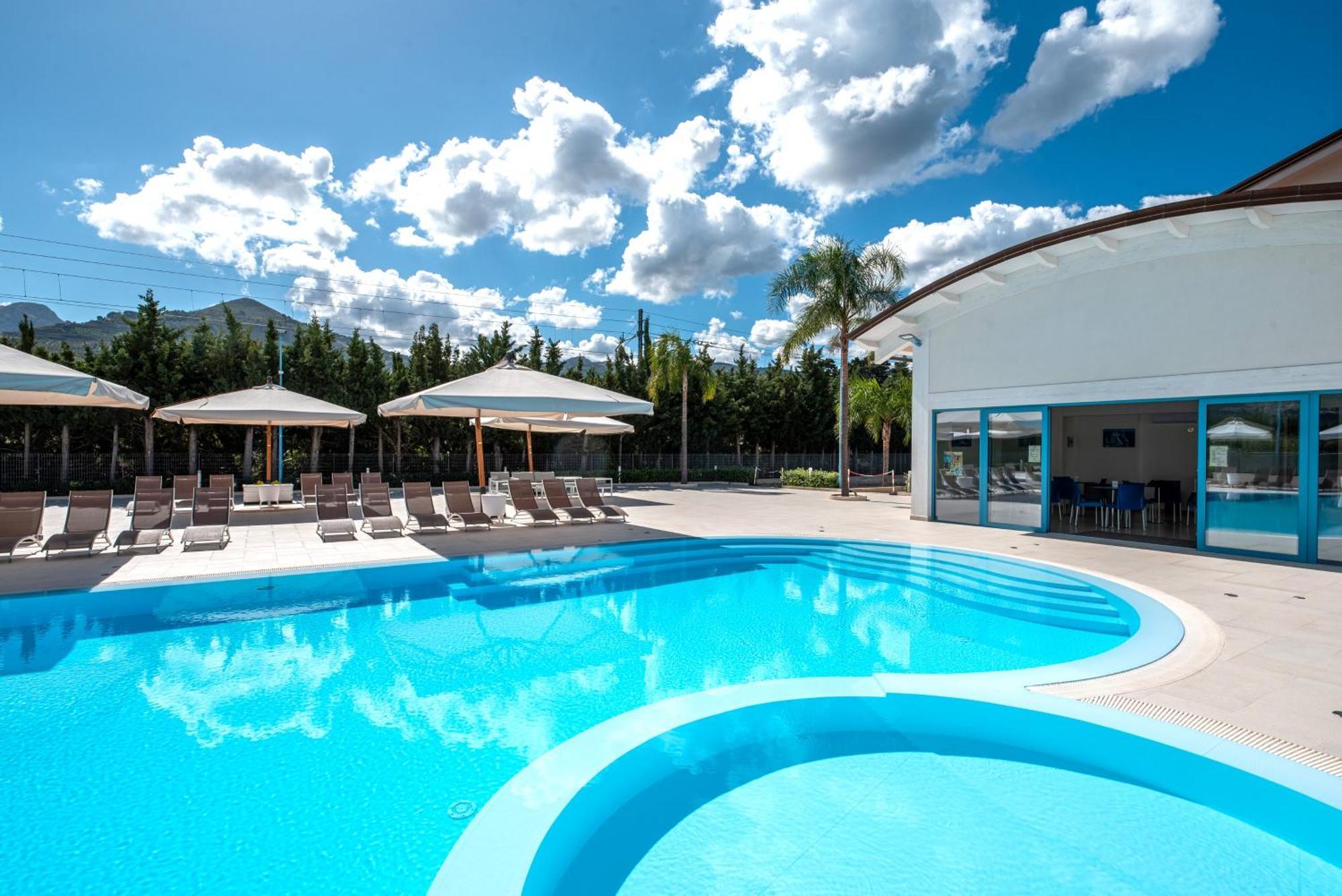 Icaro Residence Apartments With A Beautiful Pool SantʼAgata di Militello Eksteriør bilde
