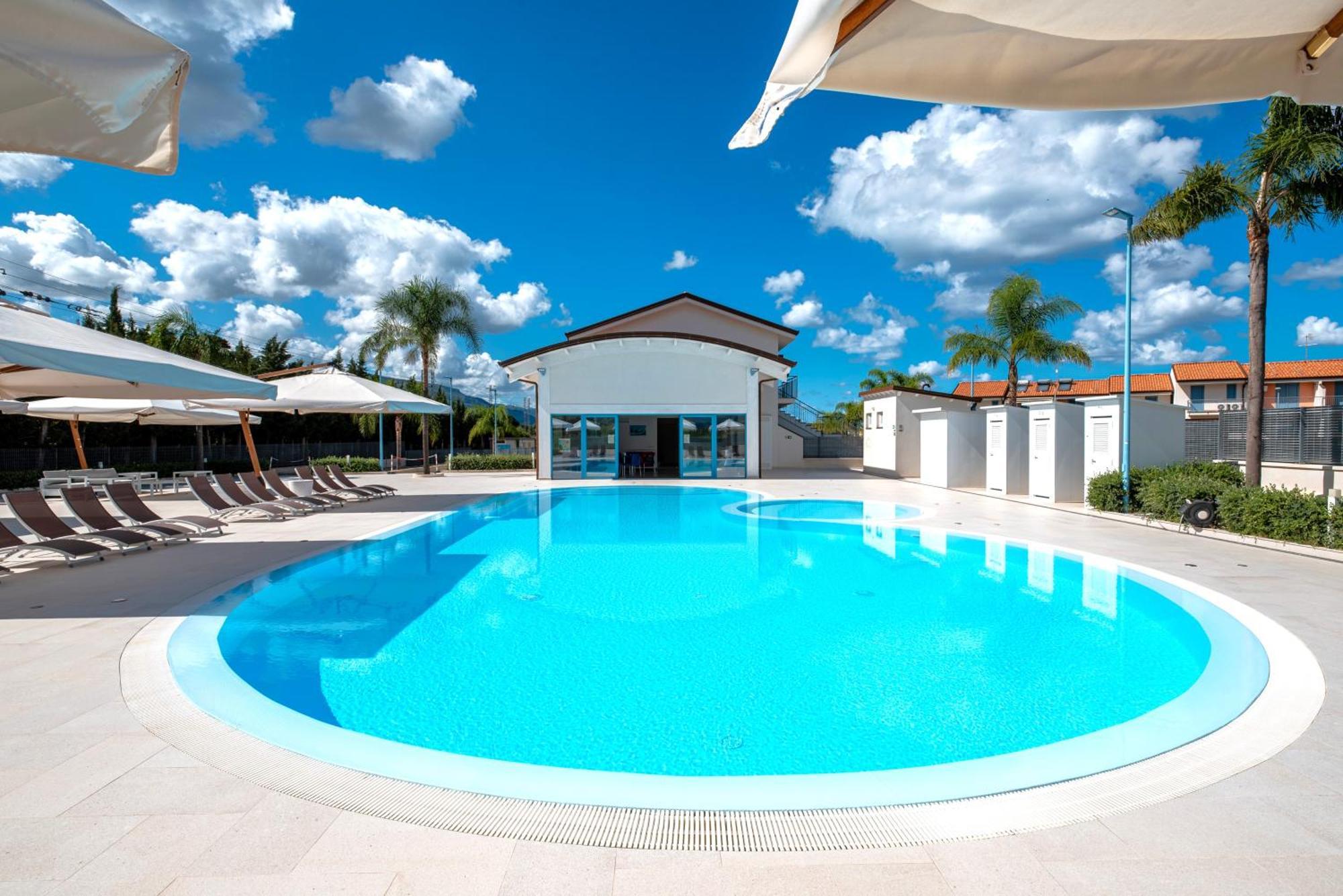 Icaro Residence Apartments With A Beautiful Pool SantʼAgata di Militello Eksteriør bilde