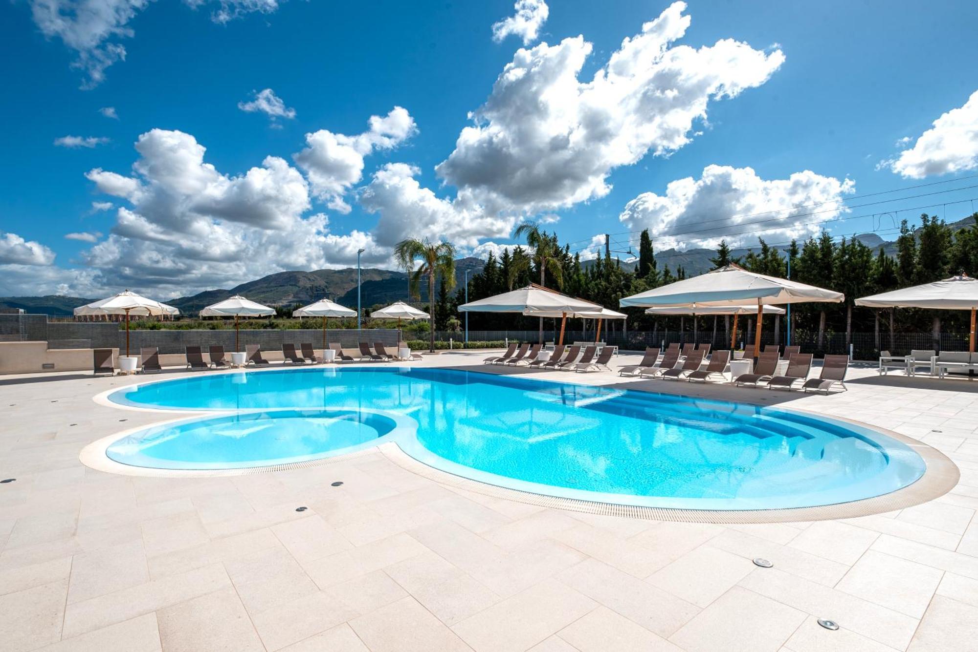 Icaro Residence Apartments With A Beautiful Pool SantʼAgata di Militello Eksteriør bilde