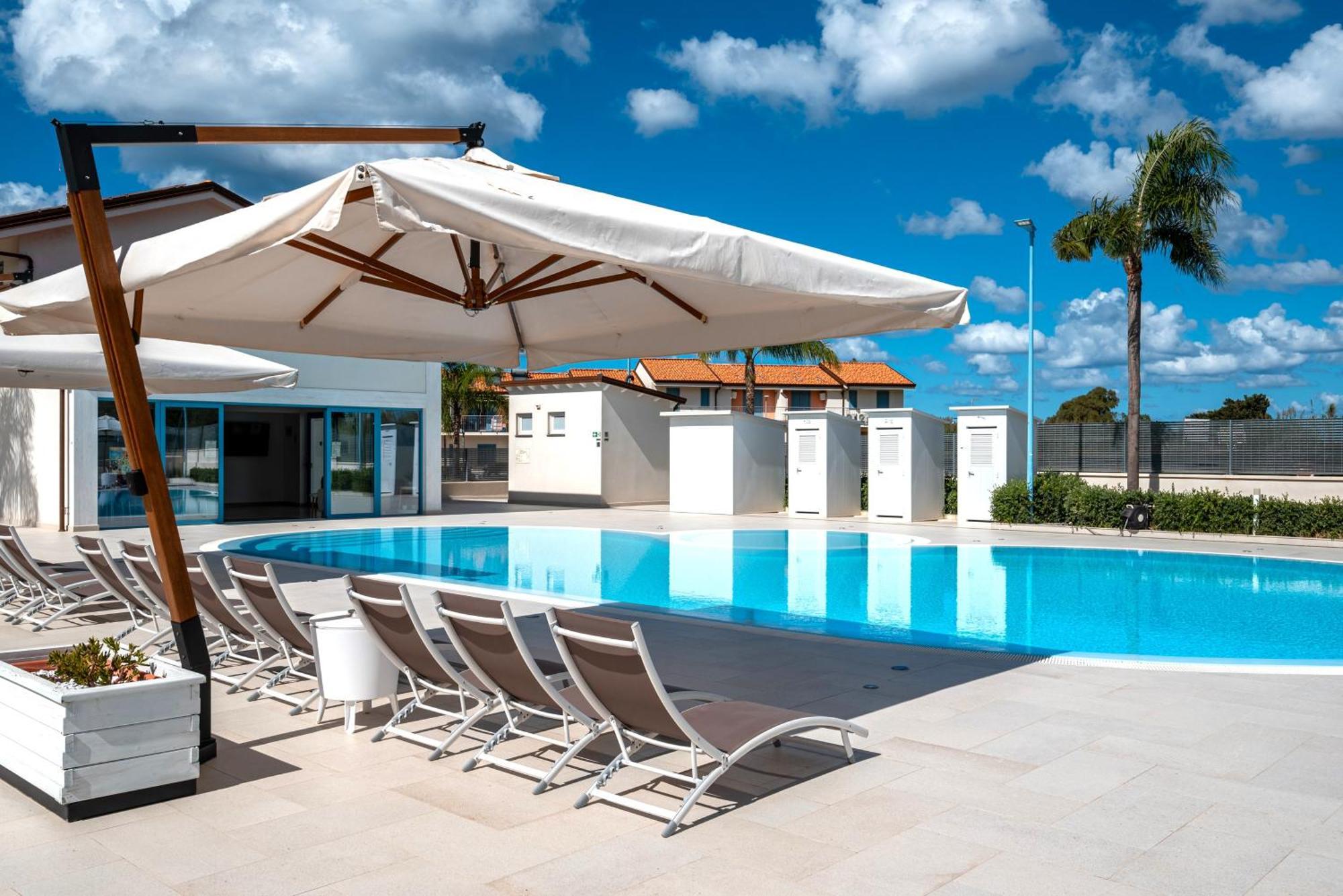 Icaro Residence Apartments With A Beautiful Pool SantʼAgata di Militello Eksteriør bilde