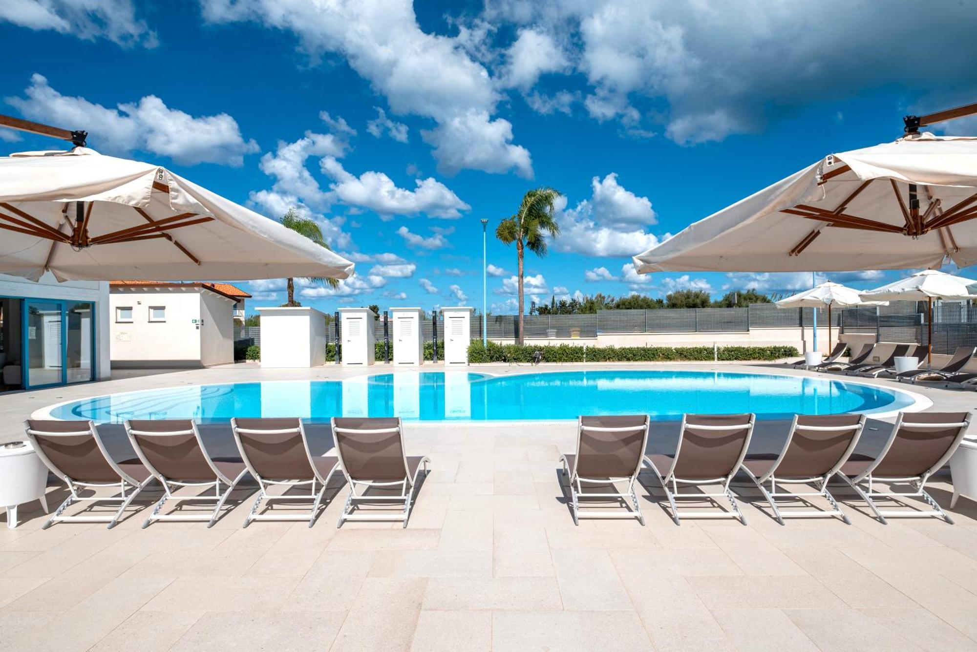 Icaro Residence Apartments With A Beautiful Pool SantʼAgata di Militello Eksteriør bilde