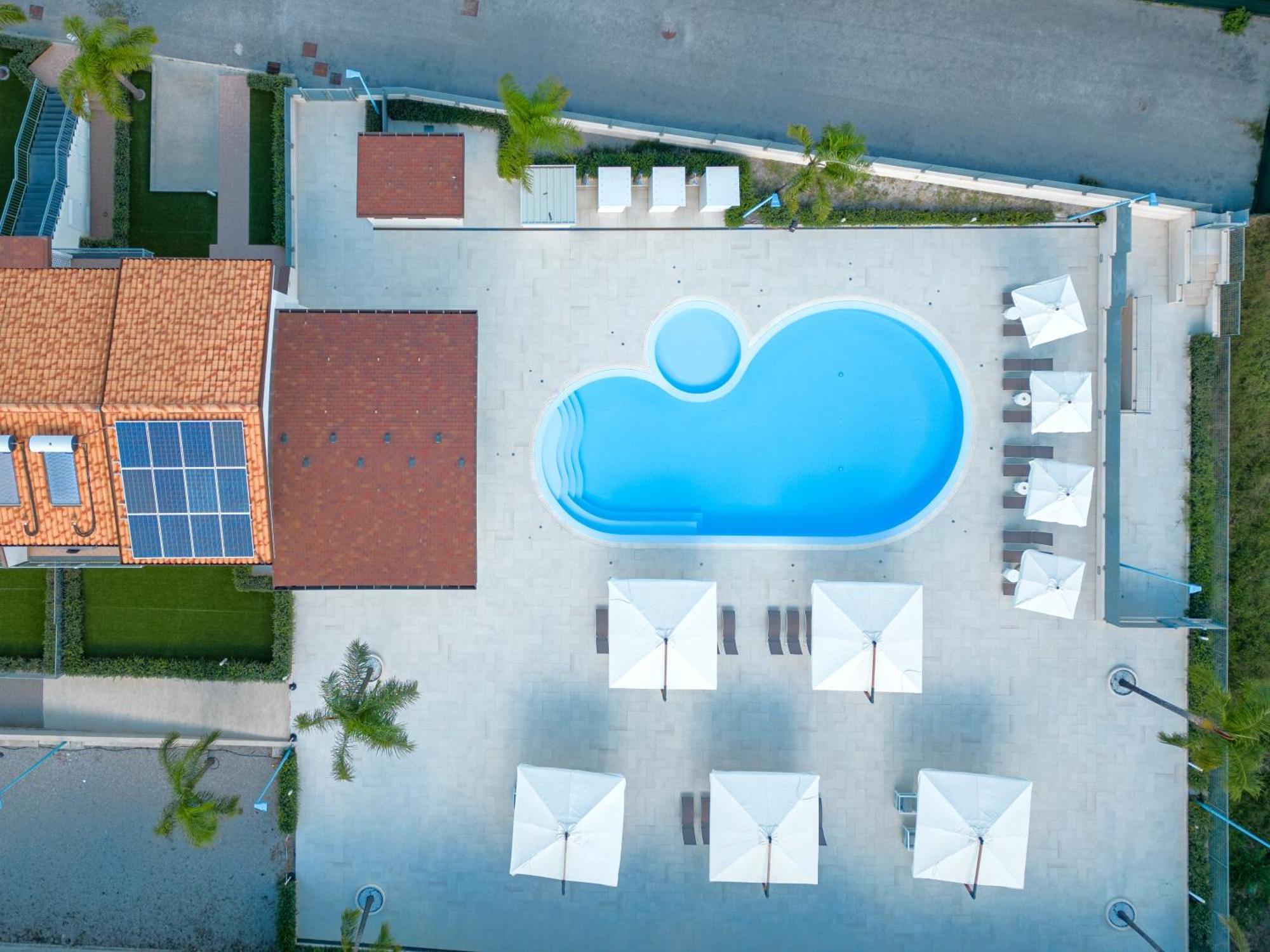 Icaro Residence Apartments With A Beautiful Pool SantʼAgata di Militello Eksteriør bilde