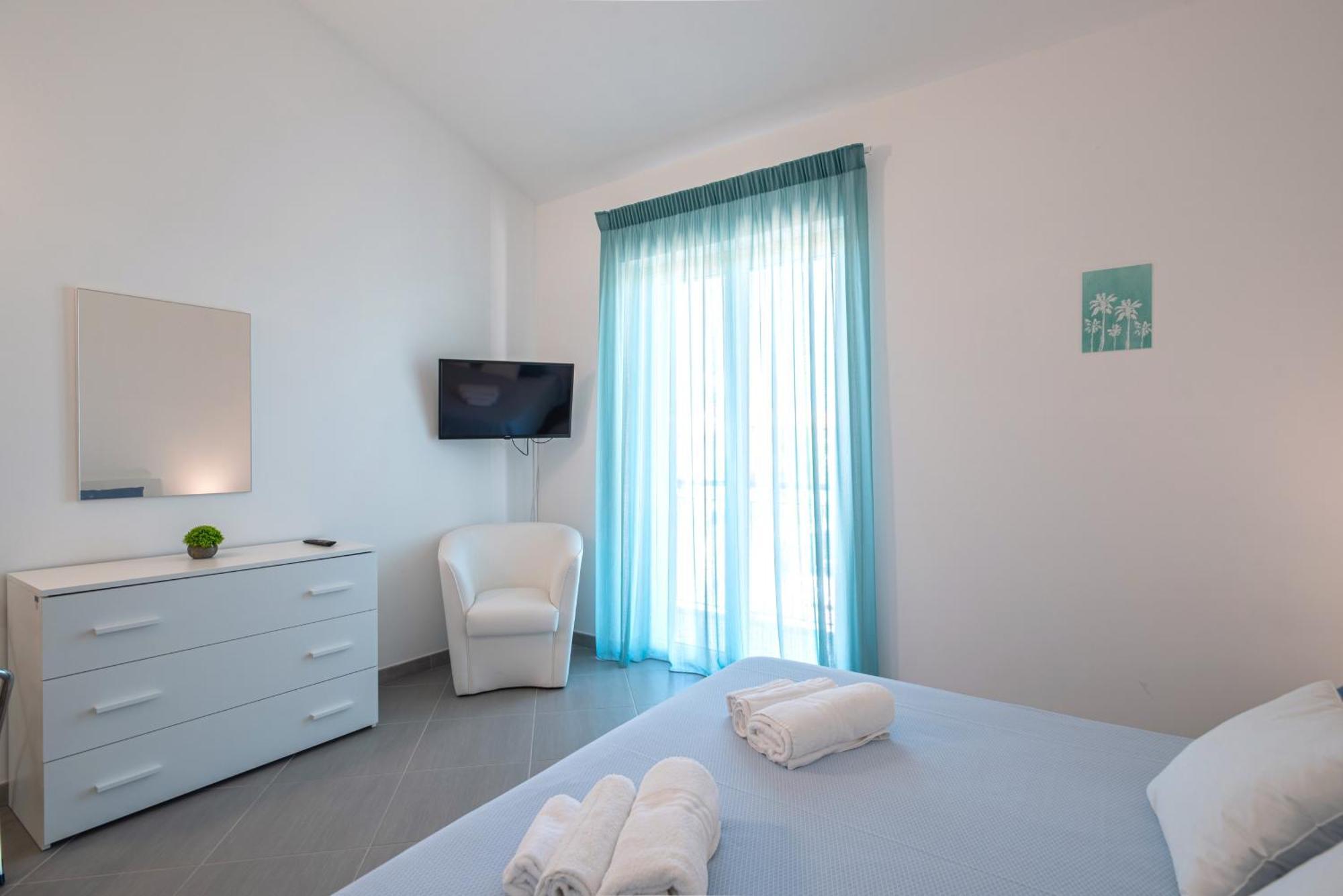 Icaro Residence Apartments With A Beautiful Pool SantʼAgata di Militello Eksteriør bilde