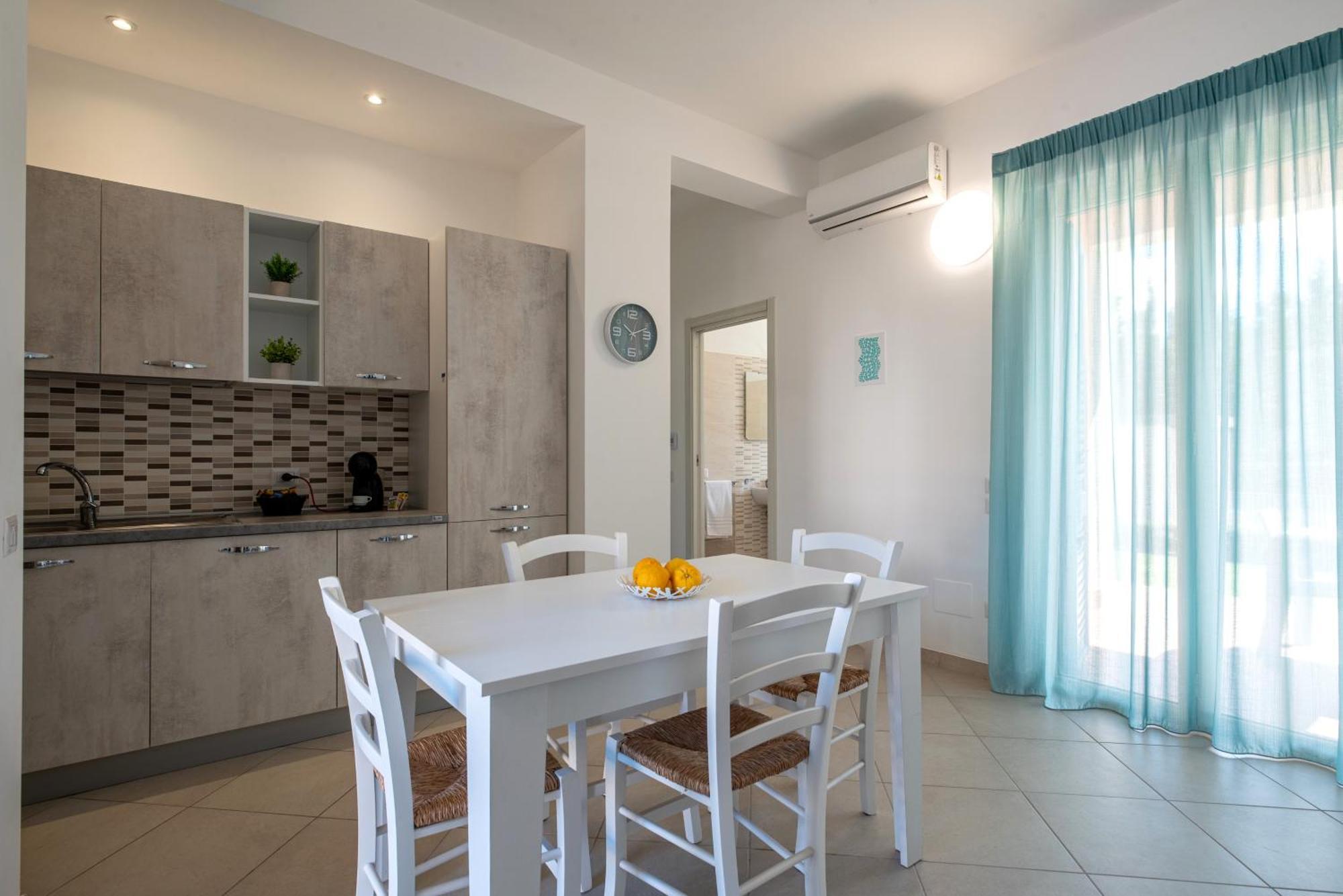 Icaro Residence Apartments With A Beautiful Pool SantʼAgata di Militello Eksteriør bilde