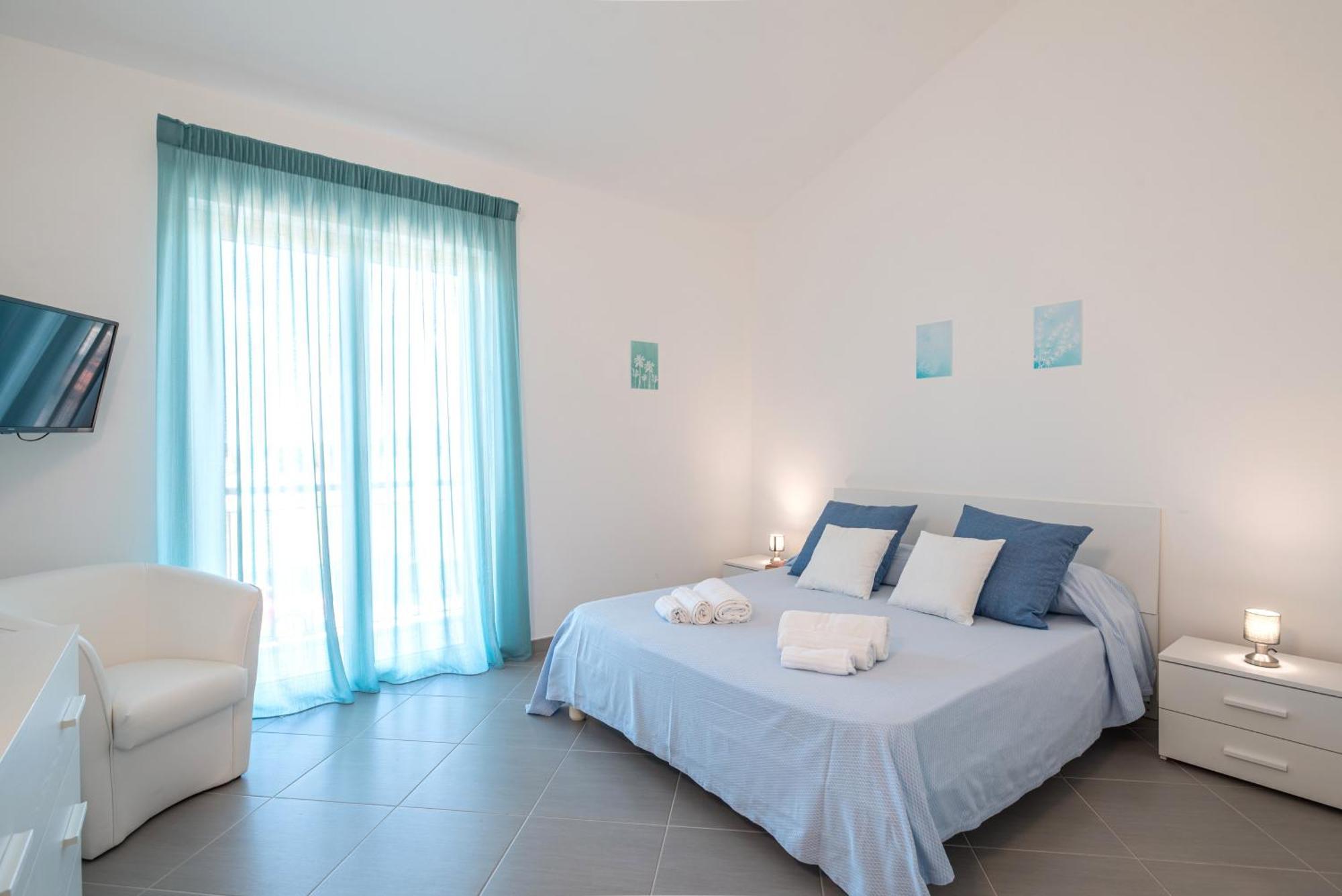 Icaro Residence Apartments With A Beautiful Pool SantʼAgata di Militello Eksteriør bilde