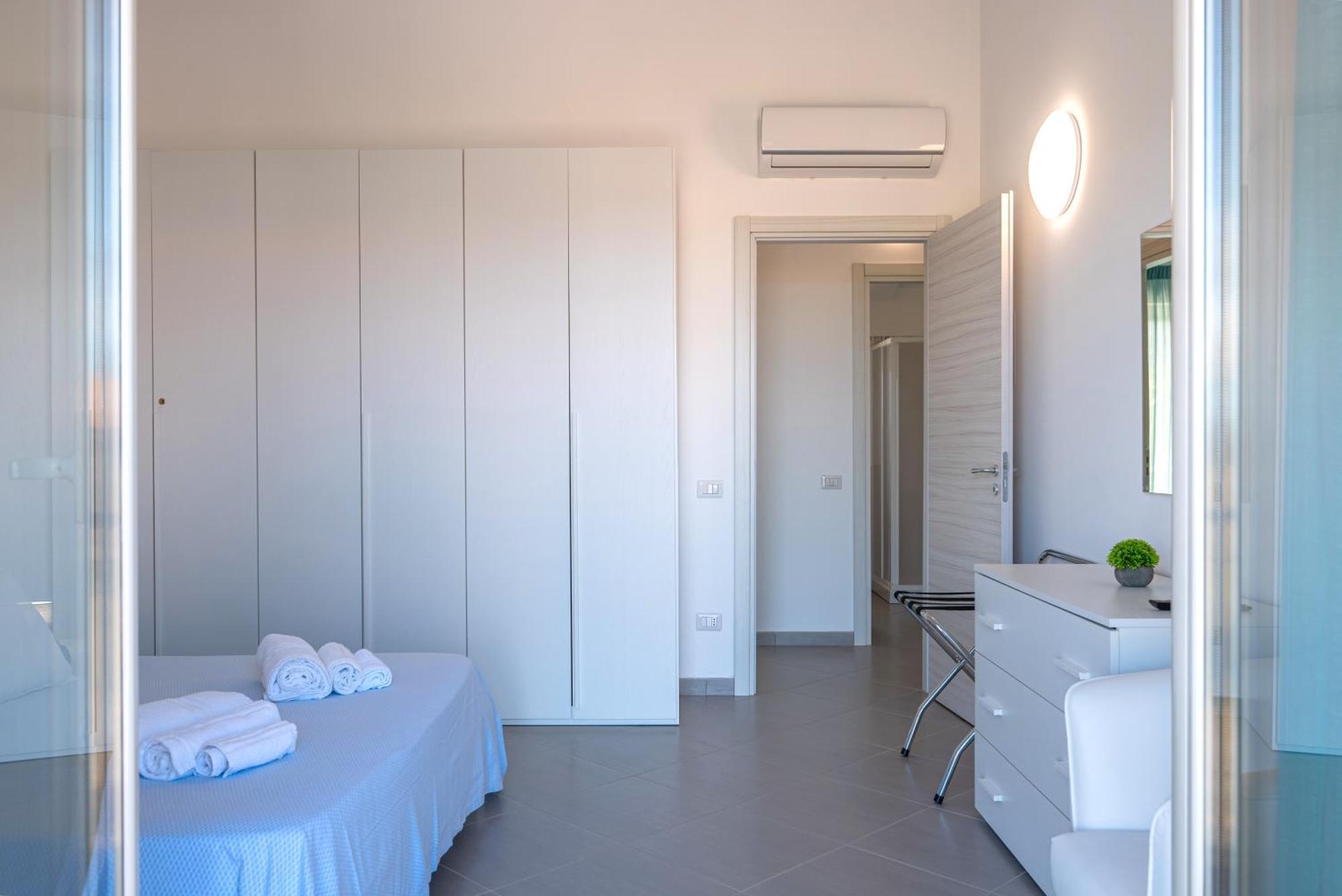 Icaro Residence Apartments With A Beautiful Pool SantʼAgata di Militello Eksteriør bilde